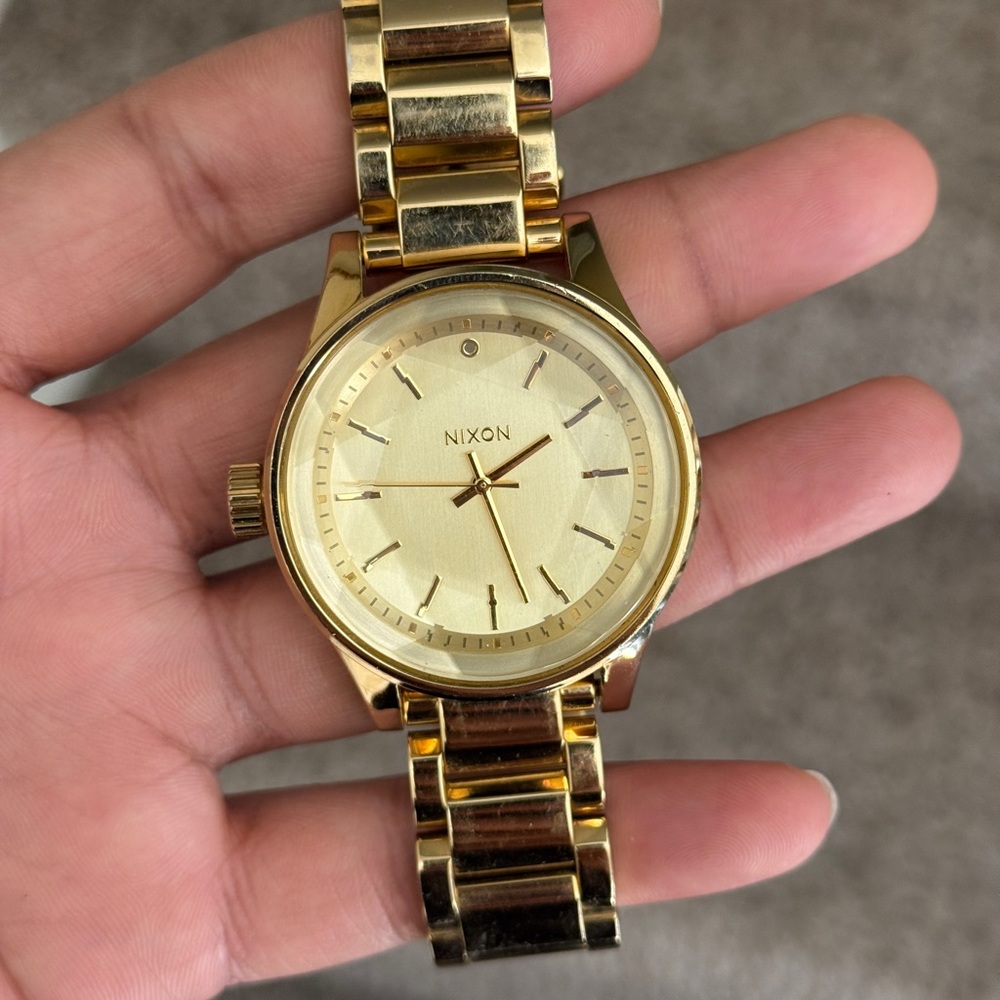 Nixon Facet A Cut Above unisex Gold Tone Stainless Steel 42mm Quartz Watch